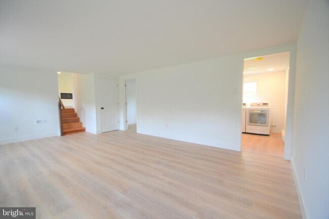 Building Photo - 1436 E Lamplighter Ln