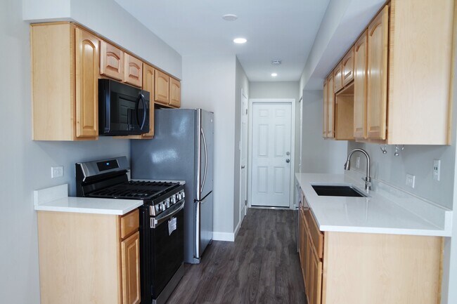 Building Photo - 411 Stevenson Pl