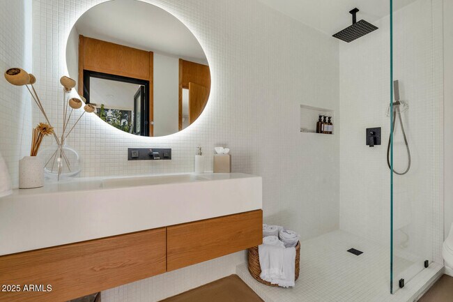 Building Photo - 9447 E Calle De Valle Dr