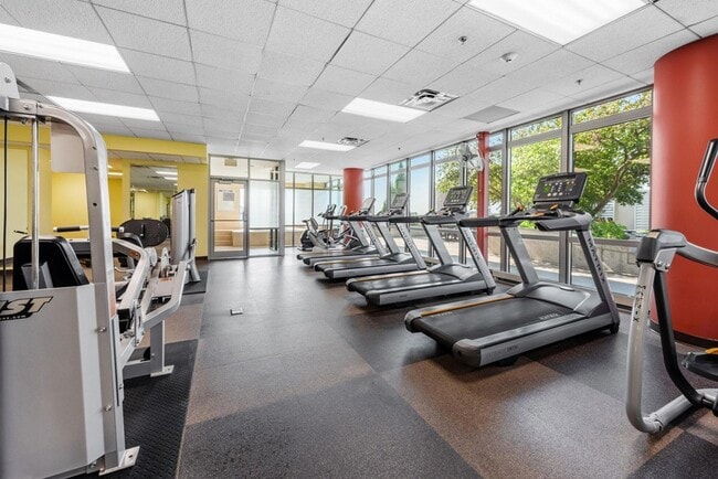 Building Photo - 929 Portland Ave