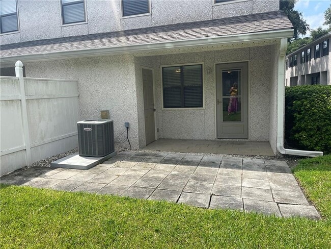 Building Photo - 104 Courtyard Villas Ln
