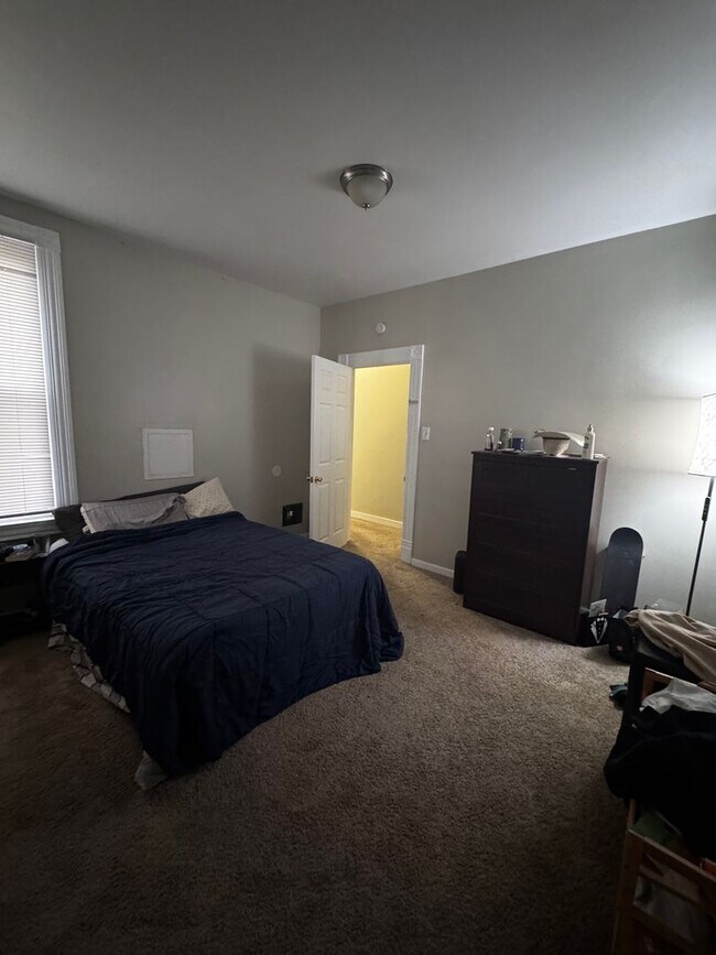 Building Photo - 4 Bed, 2 Bath in Oakland- Available Aug 1- Pitt Off Campus Housing