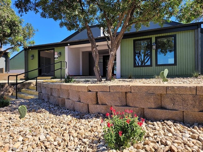 Building Photo - Ivy Plains at Brooks