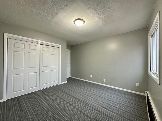 Building Photo - 1315 N Dowling Ave