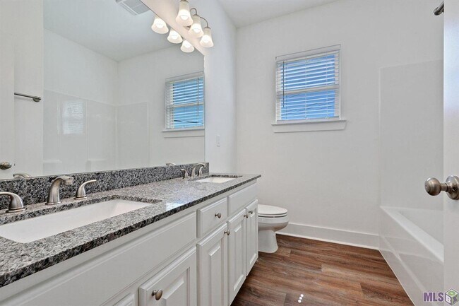 Building Photo - 3 Bed, 2.5 Bath Home Near LSU – Available ...