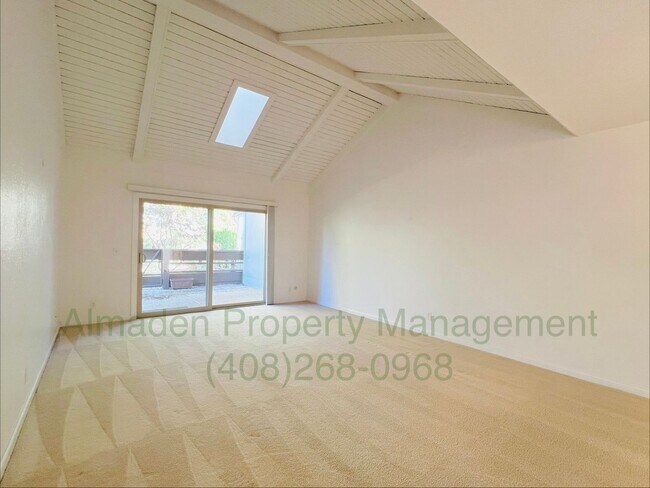 Building Photo - 6082 Montgomery Ct