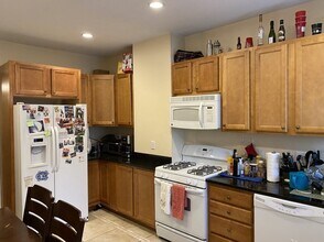 Building Photo - 191 Boylston St