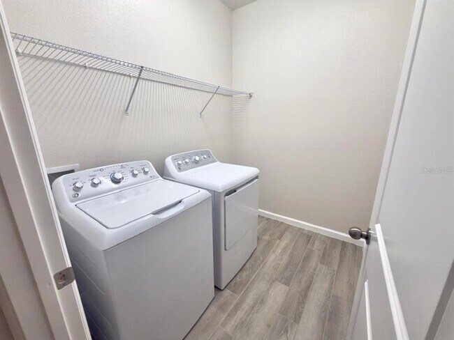 Building Photo - 15445 Bay Brg St