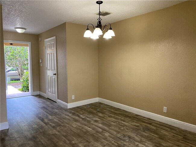 Building Photo - 8549 W Southgate Shores Cir