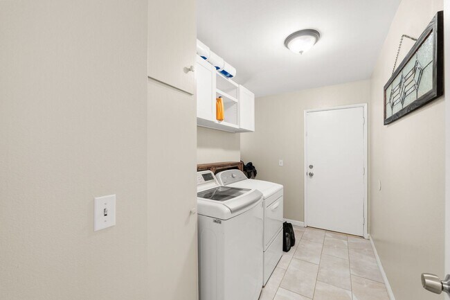 Building Photo - Beautiful 3 Bedroom Home in Norco