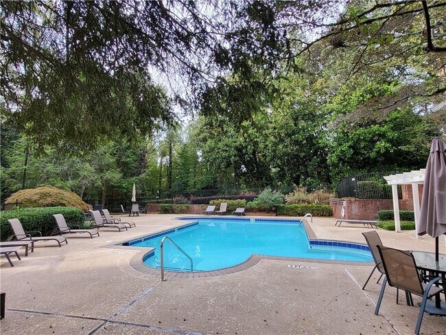 Building Photo - 6822 Glenridge Dr