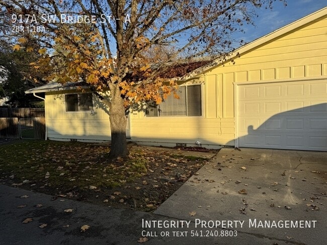 Building Photo - 917 SW Bridge St