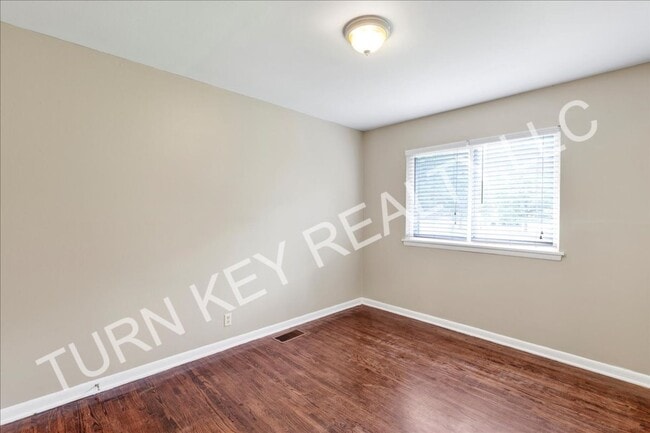 Building Photo - Duplex for Rent in Forestdale **ACCEPTS SE...