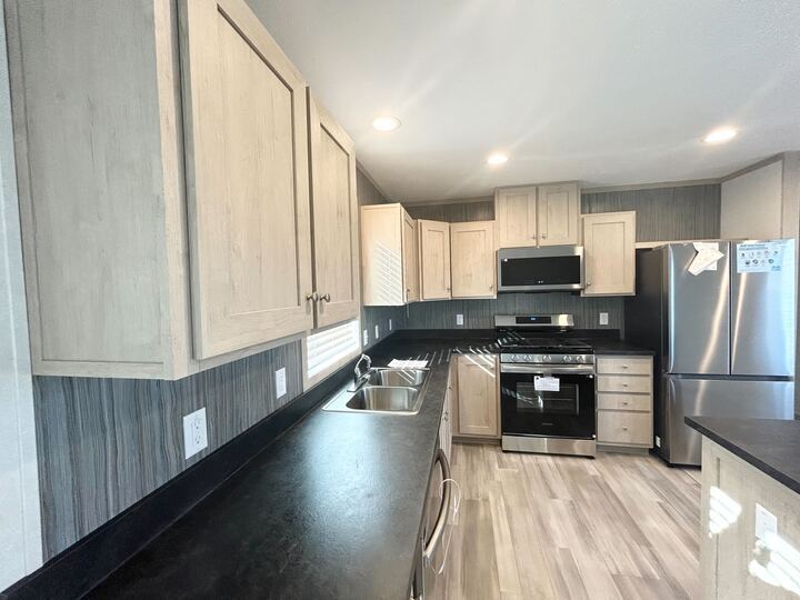 Building Photo - 29773 W Deerfield Ct