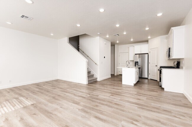 Building Photo - 6001 S Carnelian Pkwy