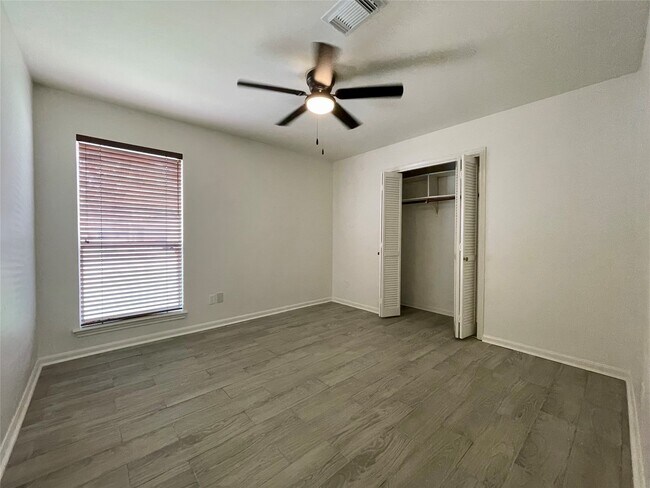 Building Photo - 21327 Park Tree Ln