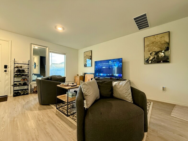 Building Photo - 412 Texas Angel Way