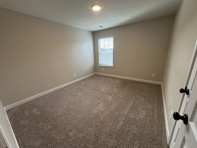 Building Photo - 2113 Metcalf Wy