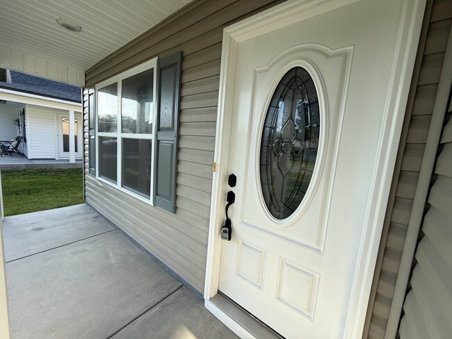 Building Photo - 37 Cochise St