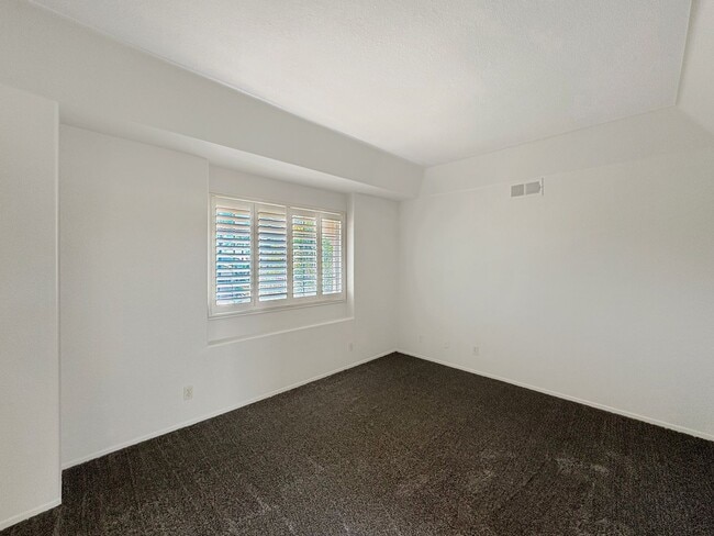 Building Photo - Spacious Oceanside Retreat with Pool, Spa,...