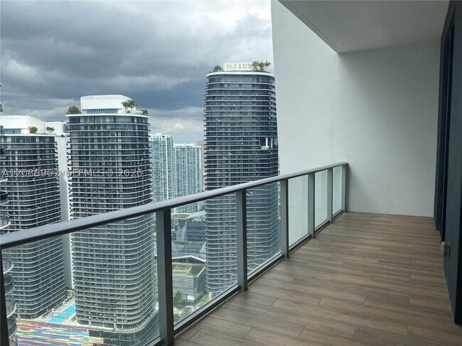 Building Photo - 1010 Brickell Ave