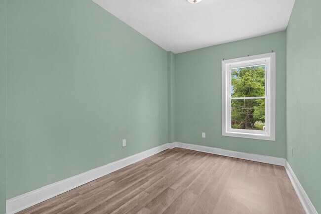 Building Photo - 3003 W Garrison Ave