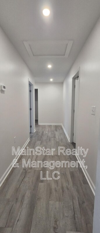 Building Photo - 100 Southburn Dr