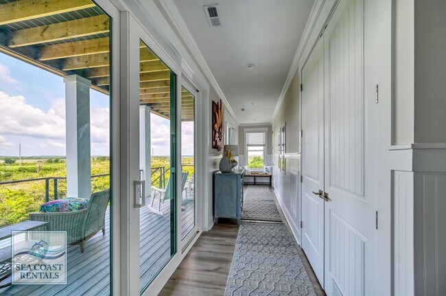 Building Photo - OFF-SEASON MONTHLY RENTAL - IT'S A BIG DILL!!