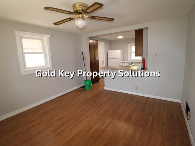 Building Photo - 1316 E 7th St