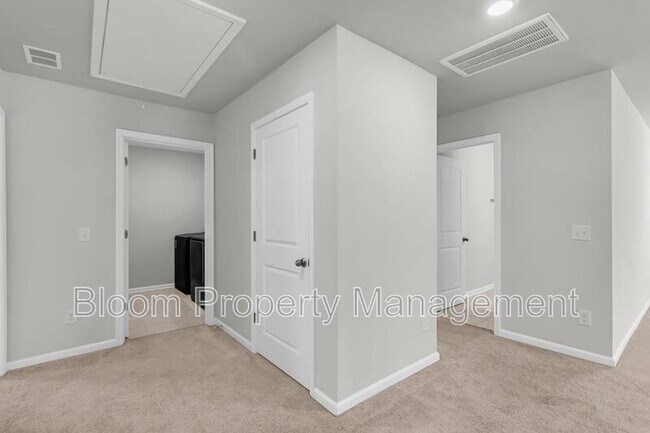 Building Photo - 227 Shortmarsh St