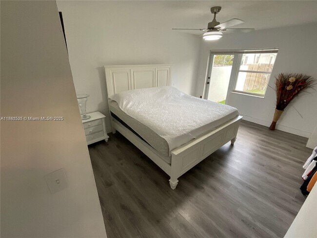 Primary Photo - 10397 SW 209th Ln