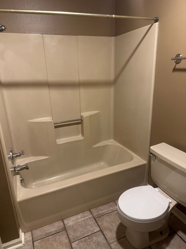 Building Photo - 2 bedroom 2 bath townhouse in Thibodaux