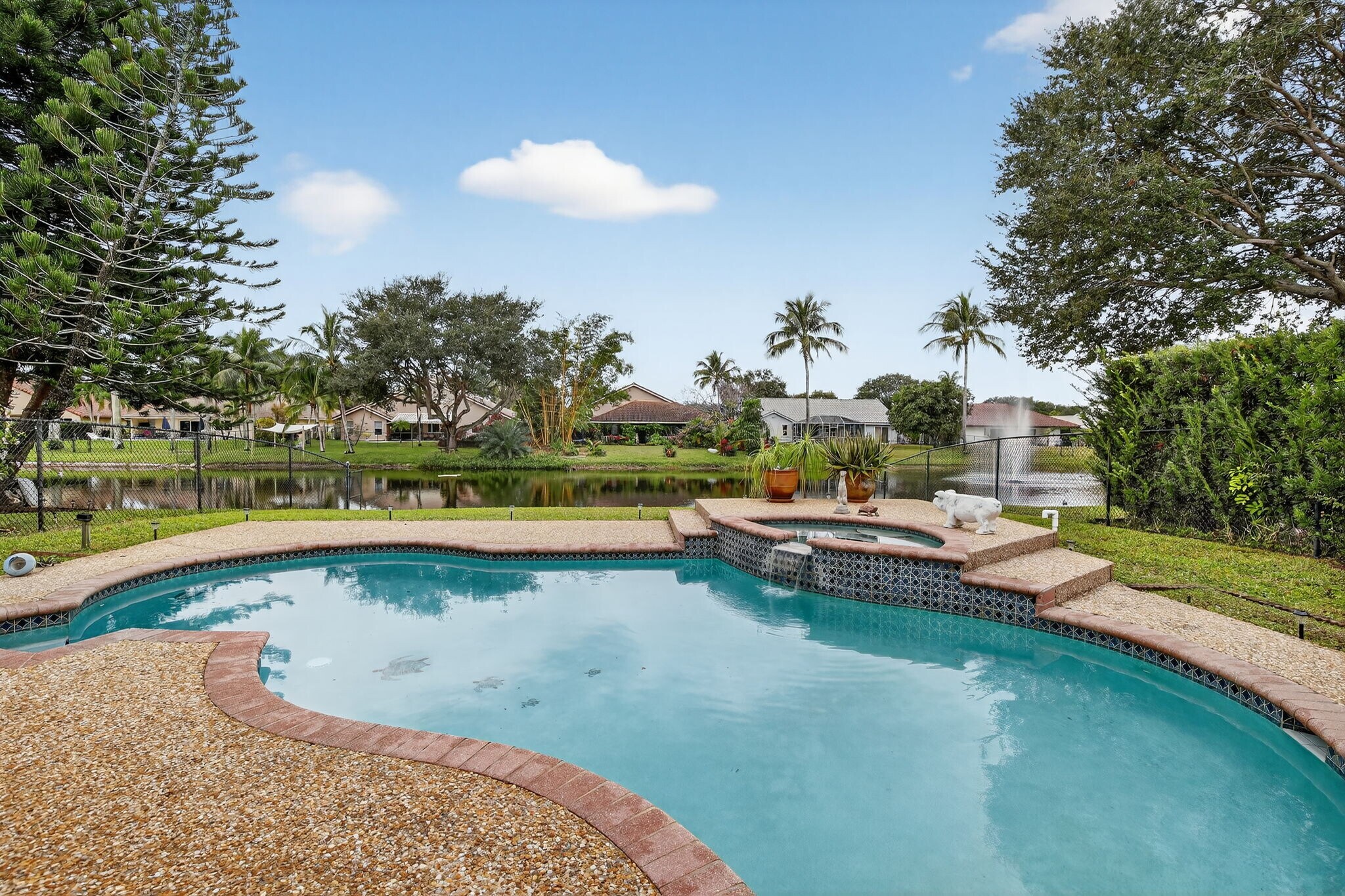 Building Photo - 9481 Oak Grove Cir