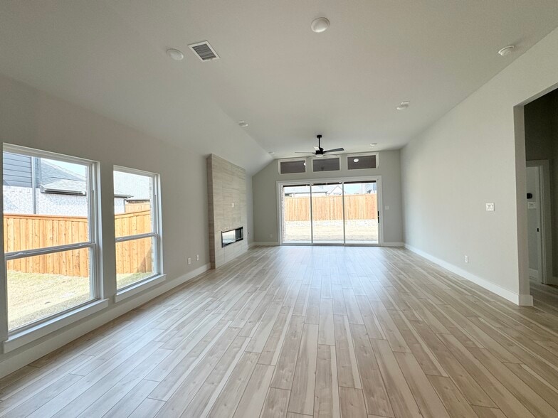 Building Photo - 6113 Tahoe Winds Dr