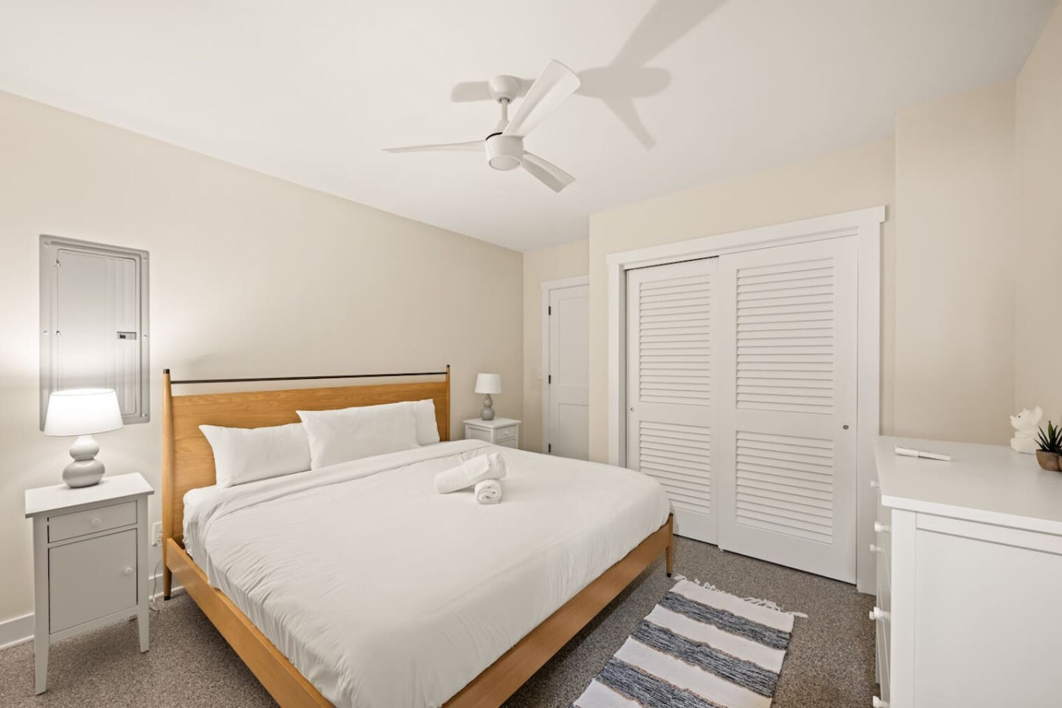 Building Photo - 1918 Vine St