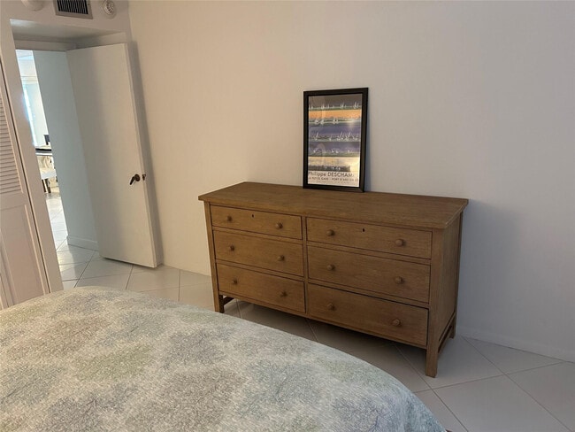 Building Photo - 5100 N Ocean Blvd