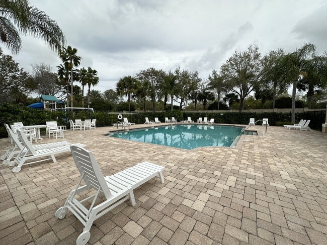 Building Photo - "Spacious 3-Bed Townhouse with 2.5 Baths in Beautiful Bradenton!"