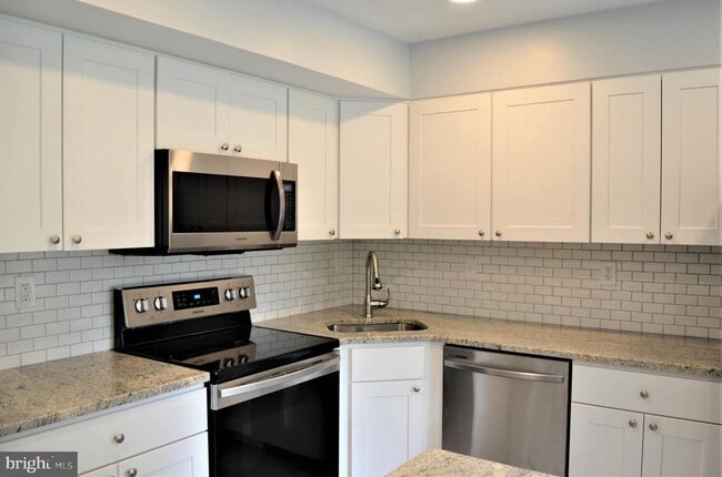 Building Photo - 14903 Neath Ct