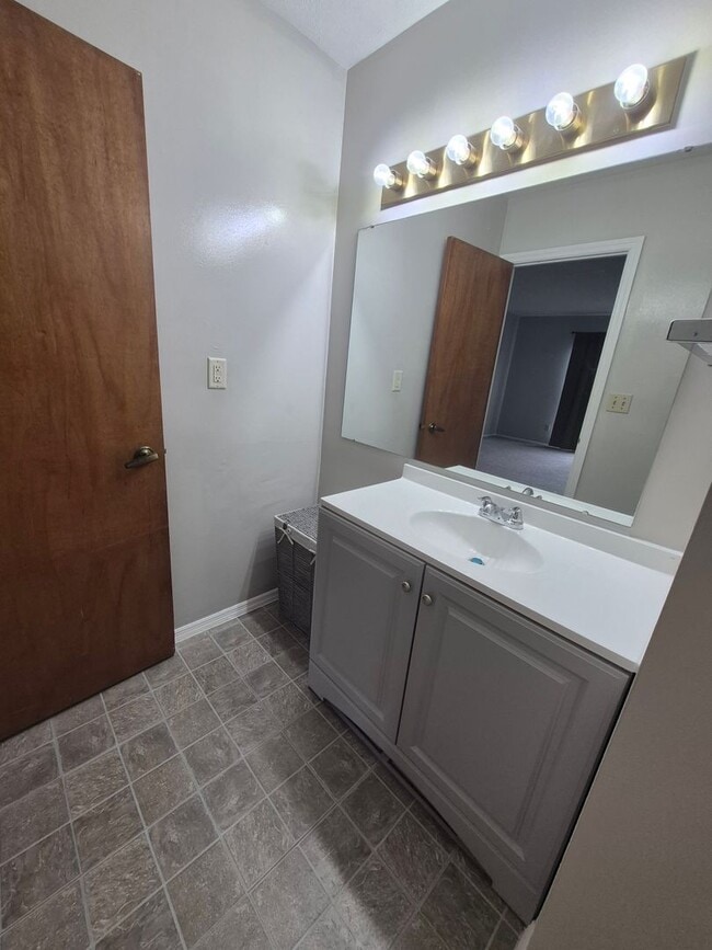 Building Photo - 1387 Sanzon Dr