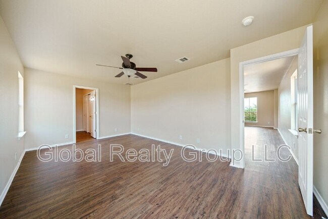 Building Photo - 109 Starling Creek