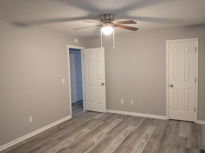 Living Room - 607 N 1st St