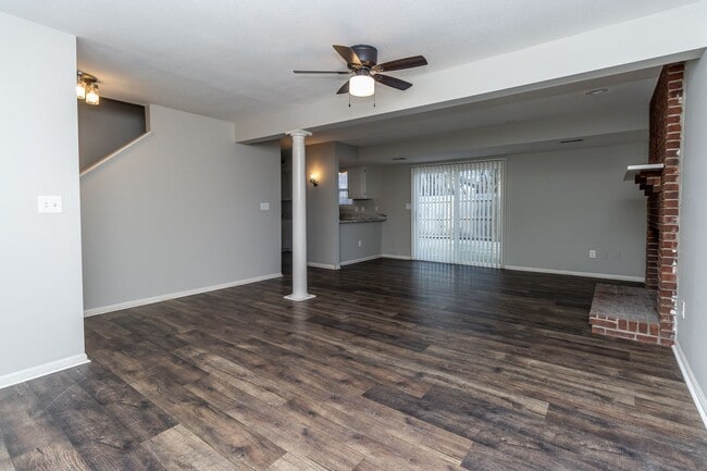 Building Photo - Beautiful Colonial Style Contemporary Home in South Columbia!