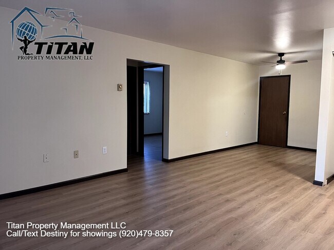 Building Photo - 200 E Morning Glory Dr