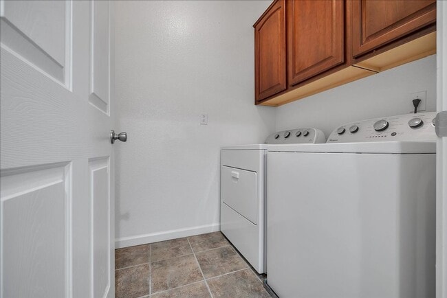 Building Photo - Upgraded 2BD/2BA Condo Near Empire Ranch G...