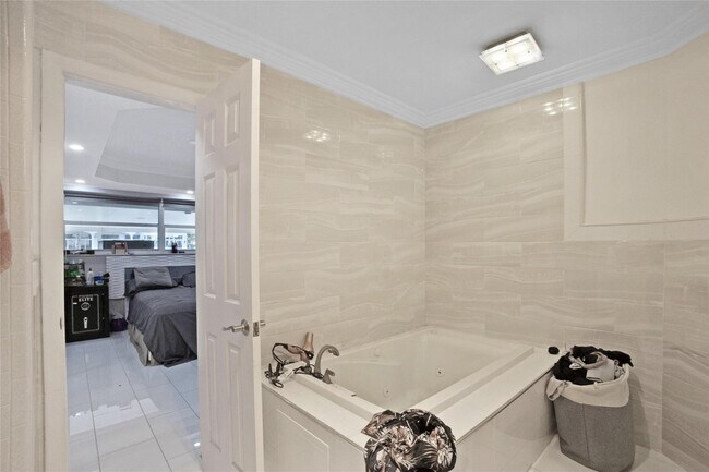 Building Photo - 1311 NE 27th Way