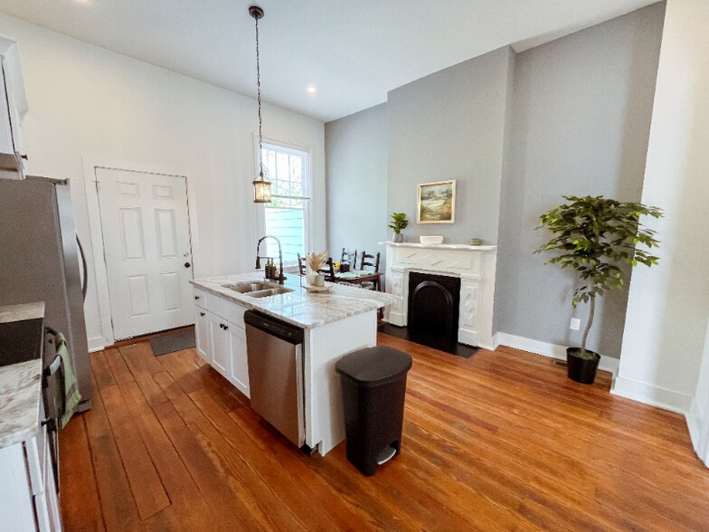 Building Photo - 311 Hinton St