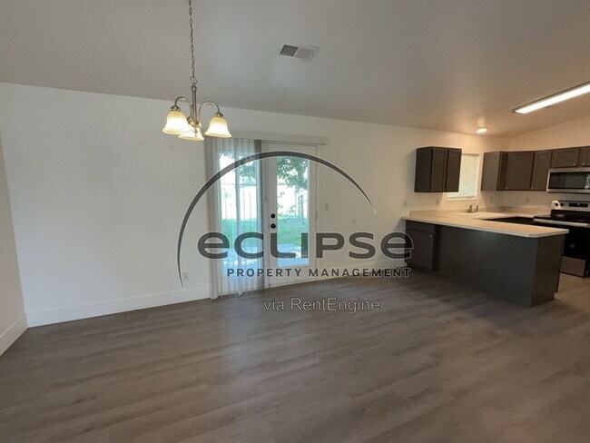Building Photo - 560 Huntington Point Ln