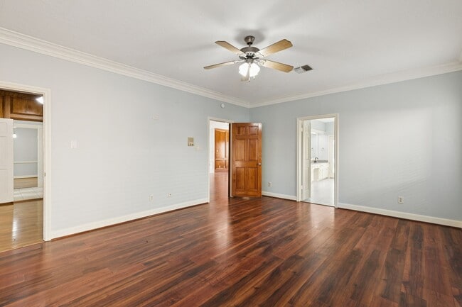 Building Photo - 14819 Walbrook Dr