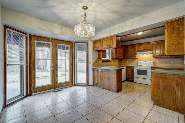 Building Photo - 4 Bed 2 Bath in Moore School District