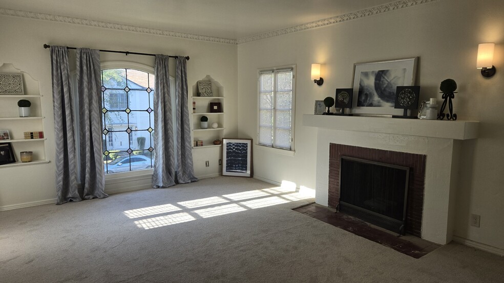 living room - 4130 Creed Ave